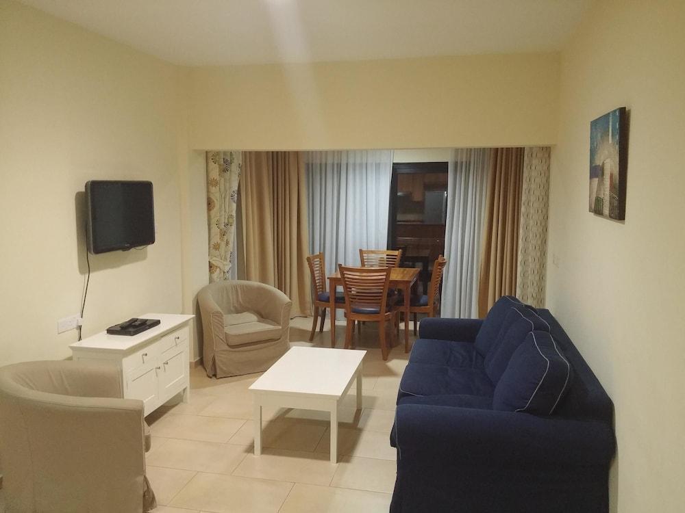 Royal Blue Hotel & Spa Geroskipou Bagian luar foto