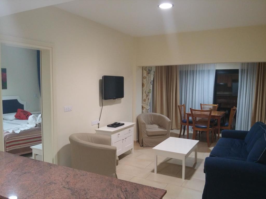 Royal Blue Hotel & Spa Geroskipou Bagian luar foto