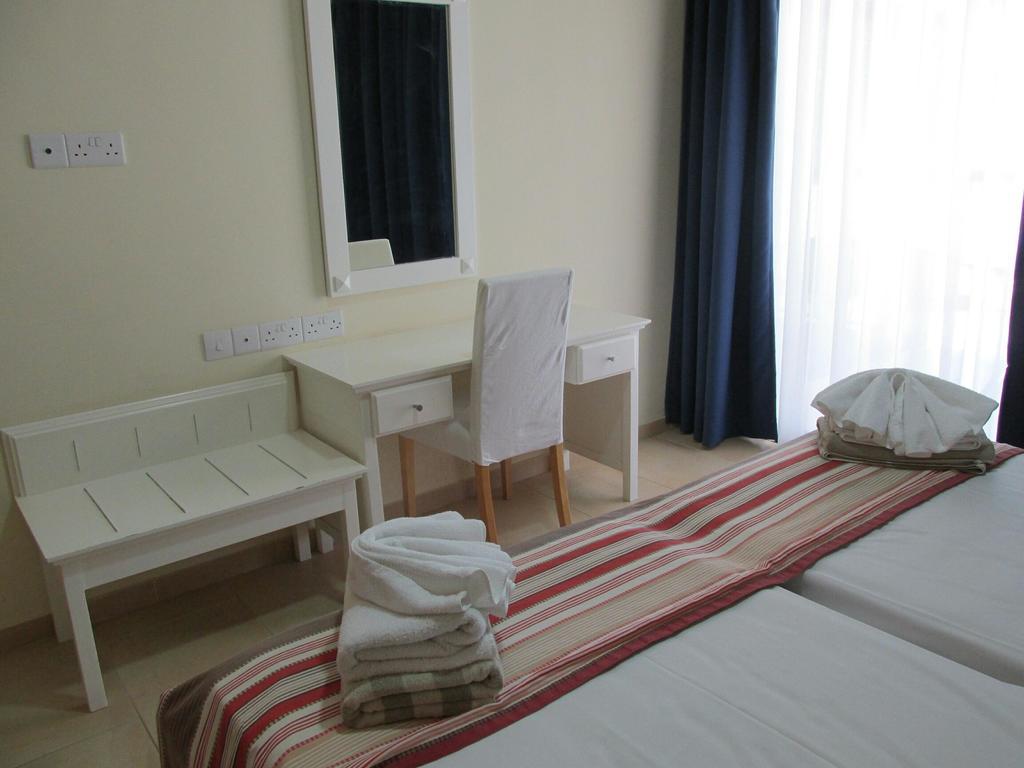 Royal Blue Hotel & Spa Geroskipou Bagian luar foto