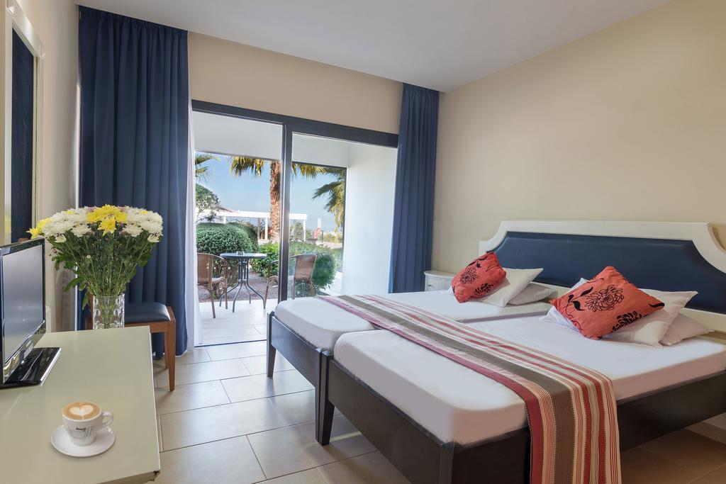Royal Blue Hotel & Spa Geroskipou Bagian luar foto
