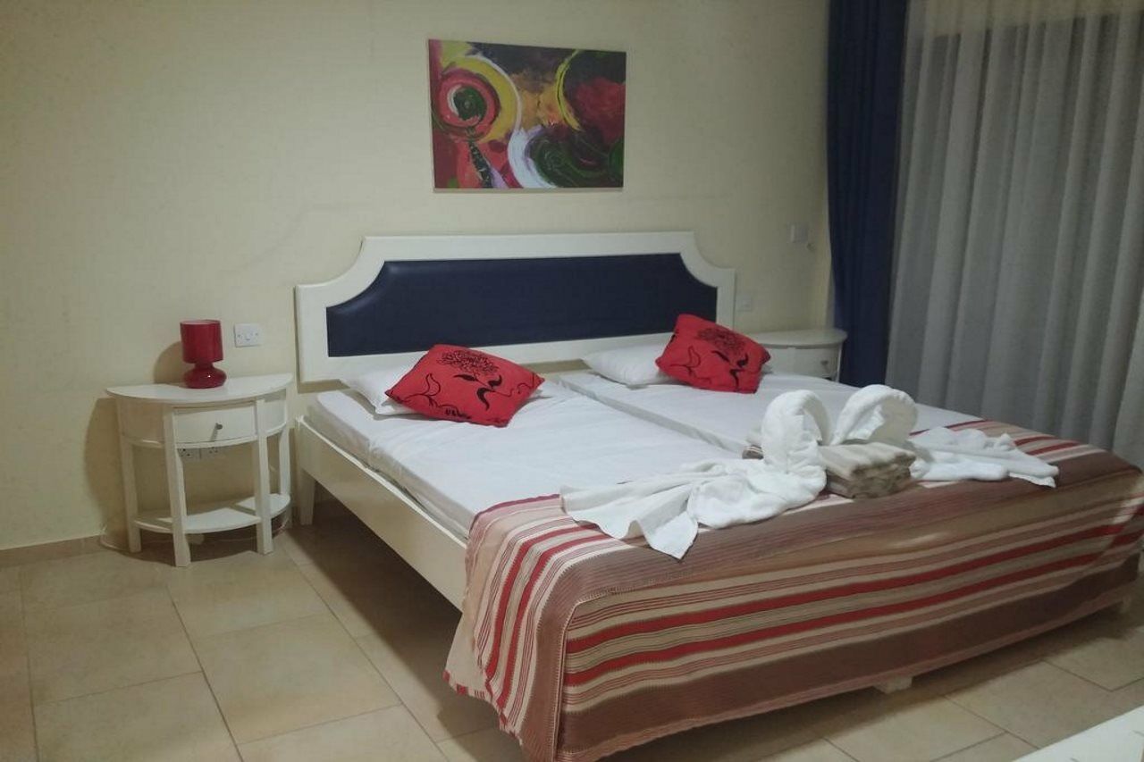 Royal Blue Hotel & Spa Geroskipou Bagian luar foto