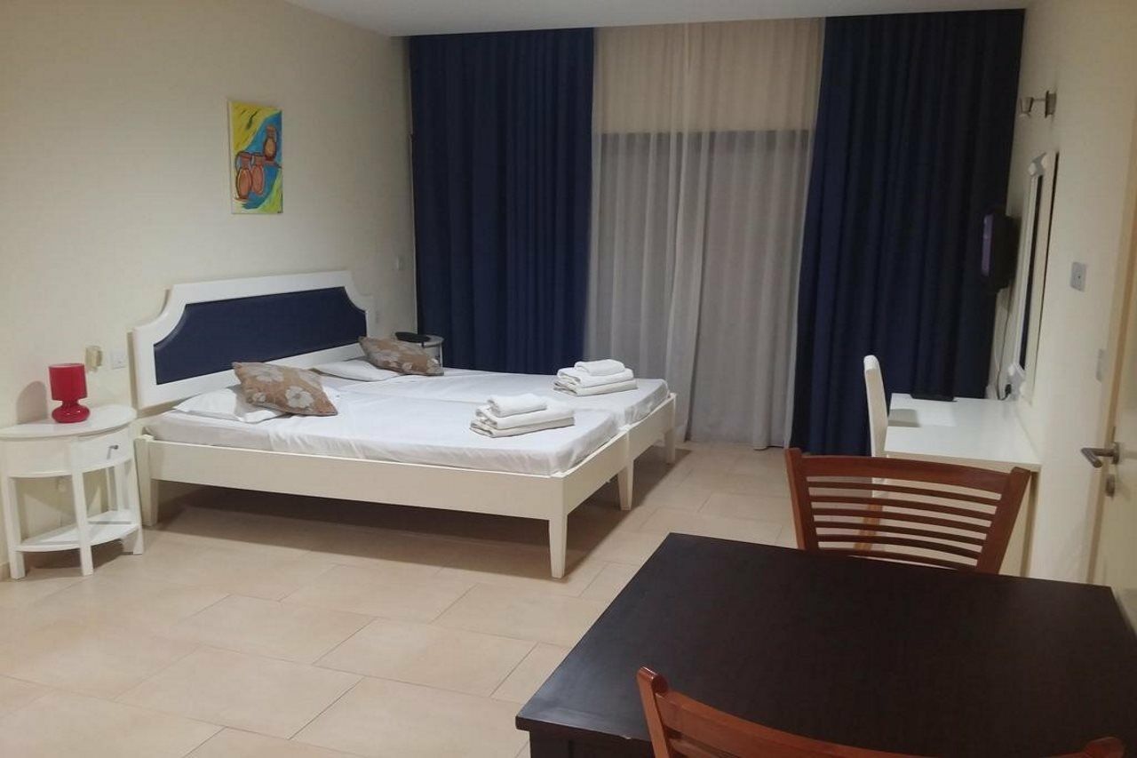 Royal Blue Hotel & Spa Geroskipou Bagian luar foto