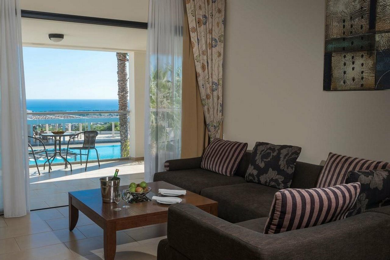 Royal Blue Hotel & Spa Geroskipou Bagian luar foto